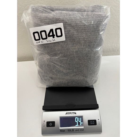 NWT Chelsea & Theodore 100% Cashmere Sweater w/ Heart Elbow Patch - Medium -Grey - Picture 6 of 7